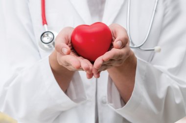 Cinco signos y síntomas principales de un posible ataque al corazón